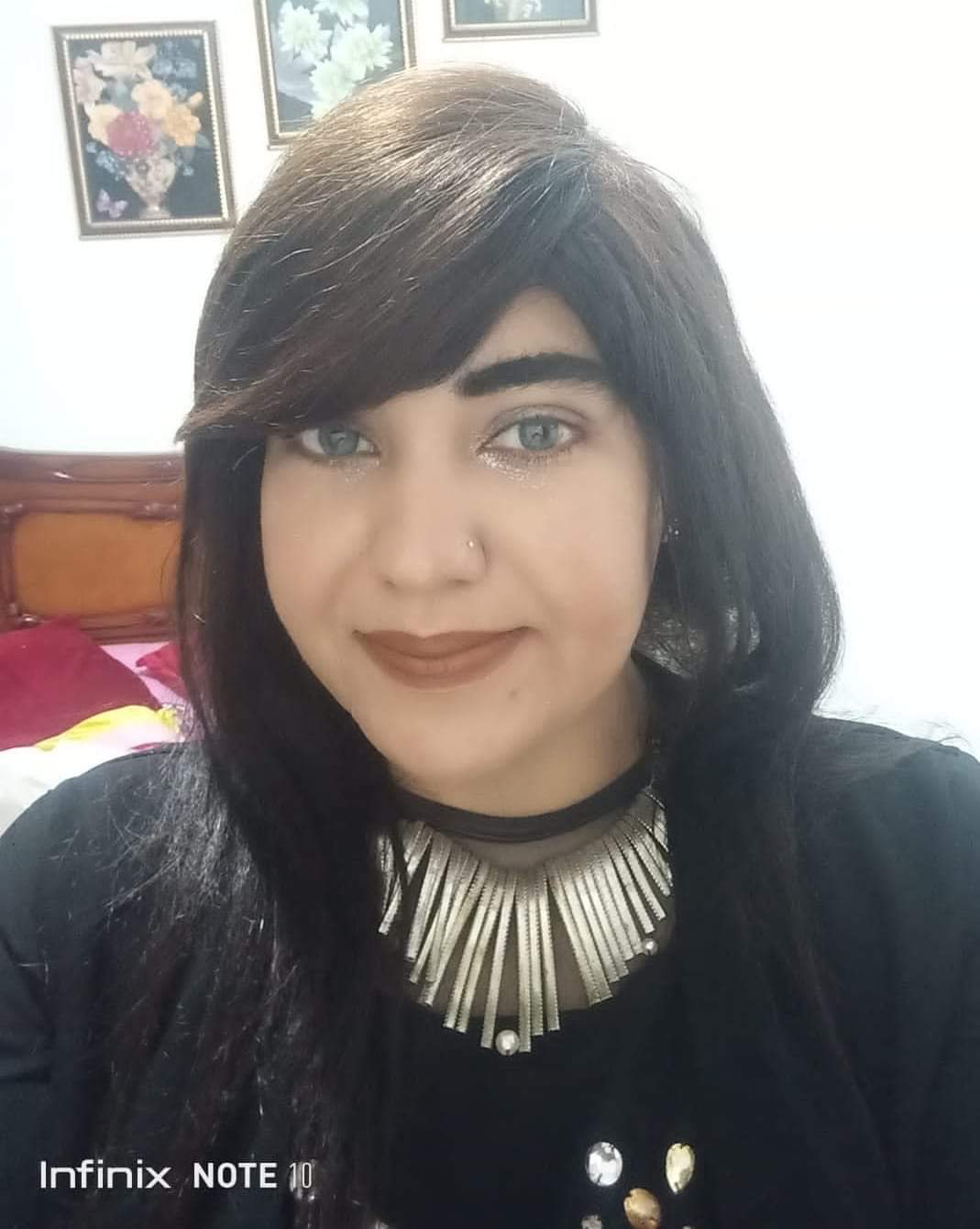 تُرى هل ينزع ثوبَ عِنادُه كى يعلم أنِى وُلِدتُ على يداه؟