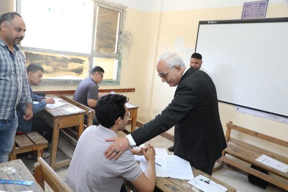 وزير التربية والتعليم يتفقد امتحانات الدبلومات الفنية بالقاهرة 