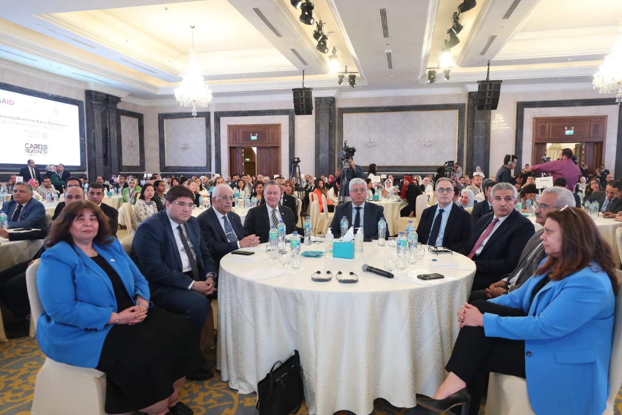 وزير التعليم العالي يشهد مؤتمر التأهيل الوظيفي تحت عنوان “الإستراتيجية الوطنية للتعليم العالي والبحث العلمي”