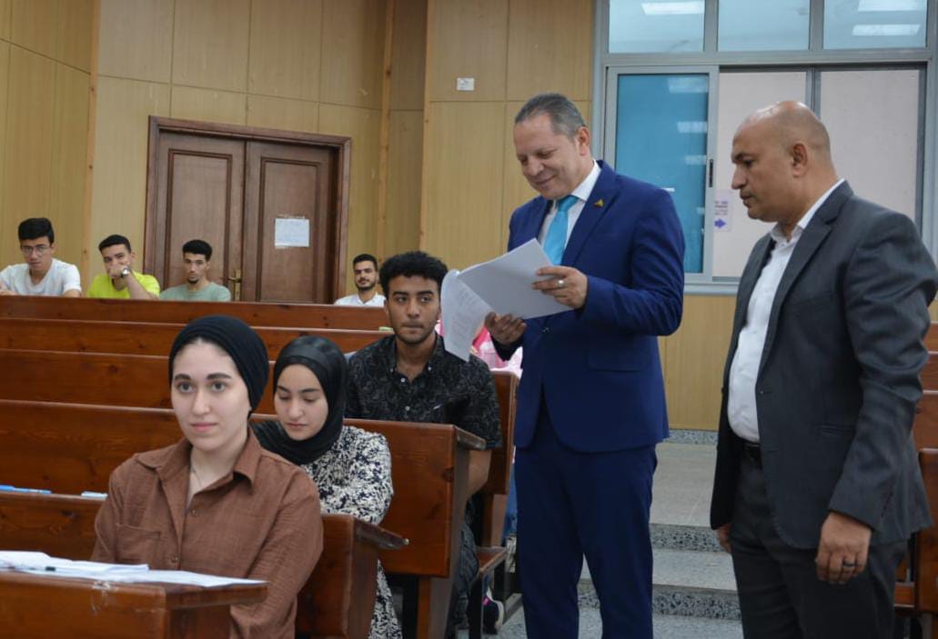 رئيس جامعة دمياط يتفقد اللجان الامتحانية بكليات الجامعة