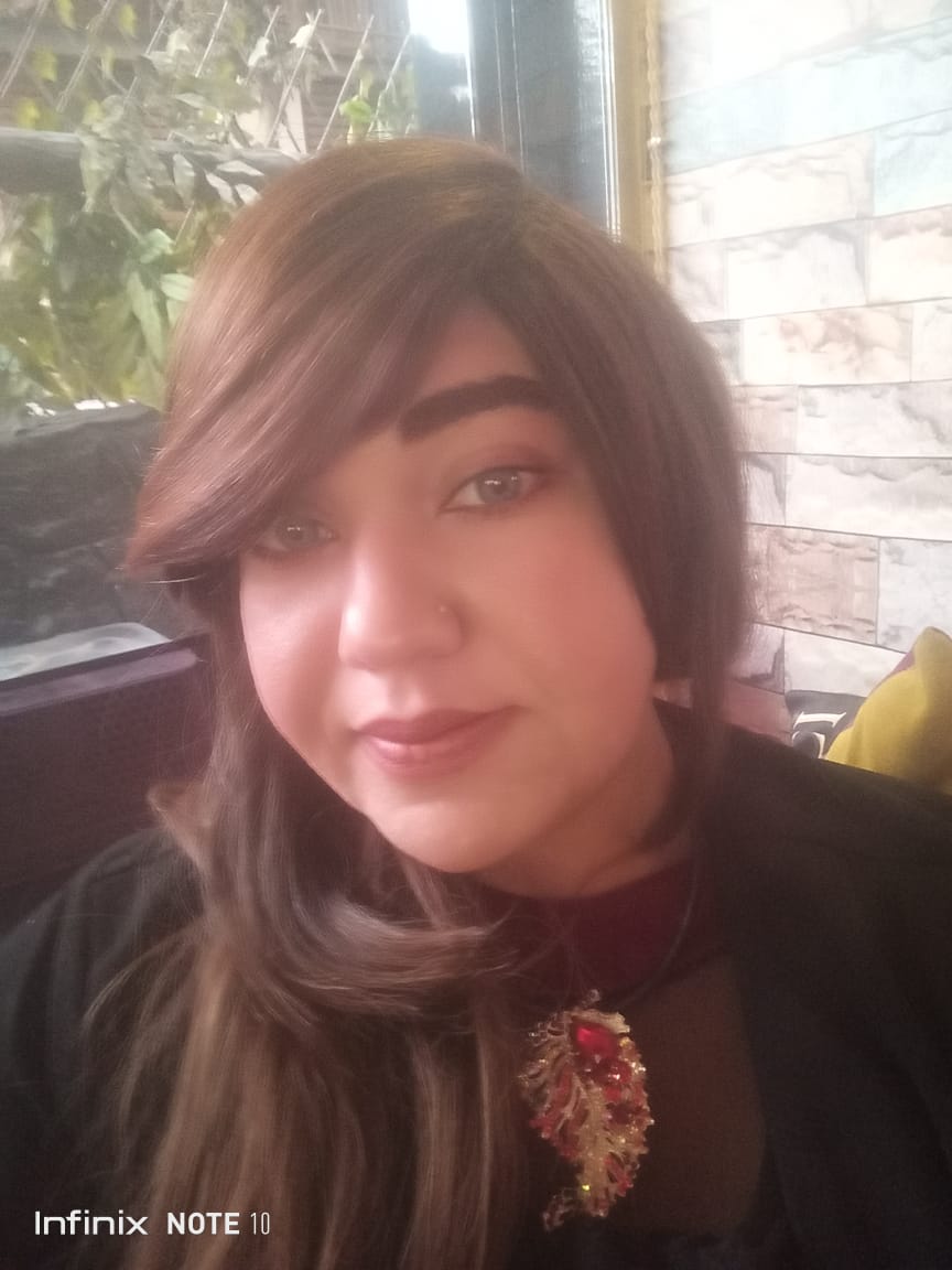 ووقفتُ وحدِى مُتفرِدة بين قُوتِين شرقٌ وغرب