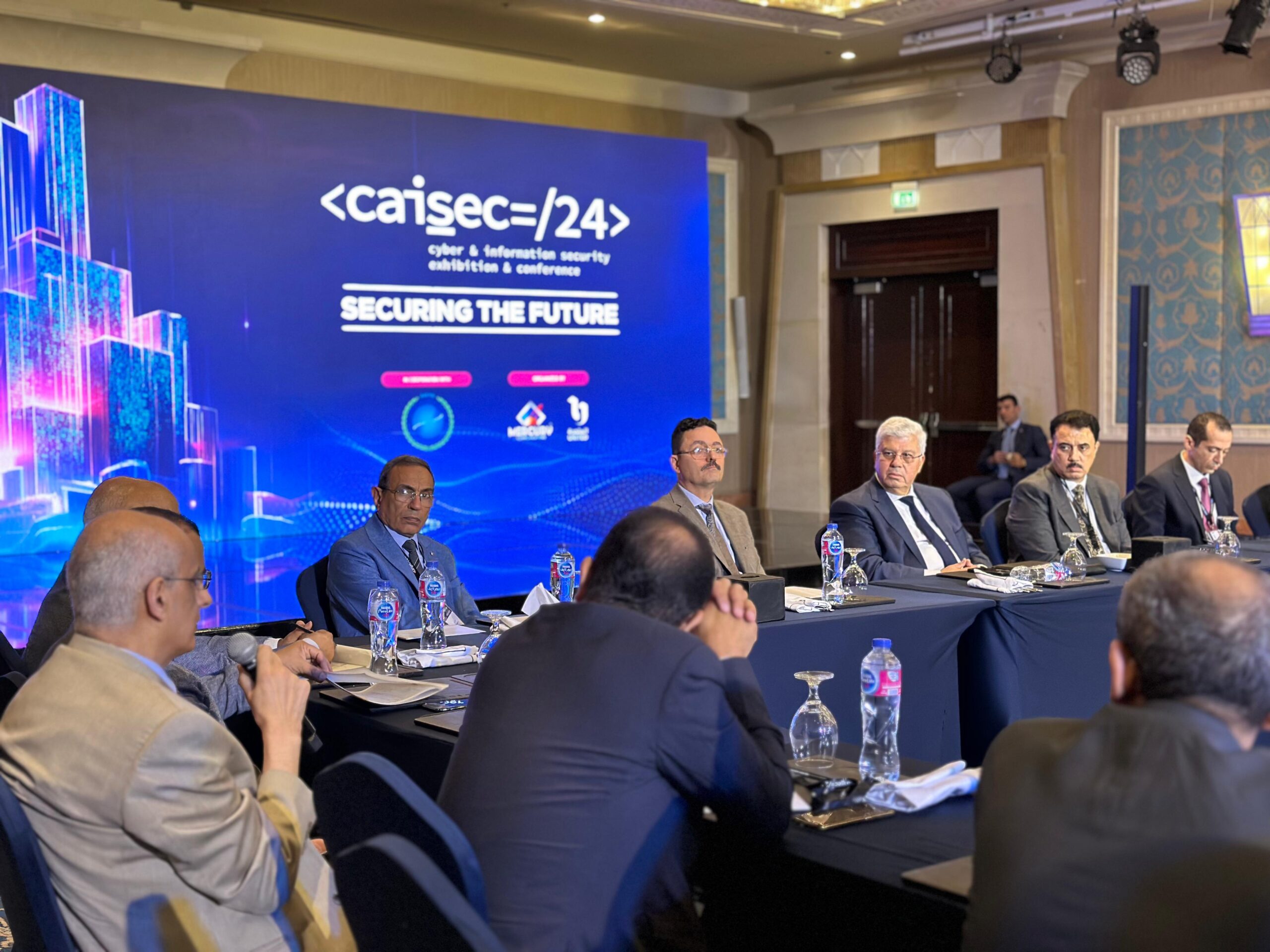 وزير التعليم العالي يُناقش “فجوة مهارات الأمن السيبراني” في مائدة مُستديرة مع كُبرى شركات الصناعة 