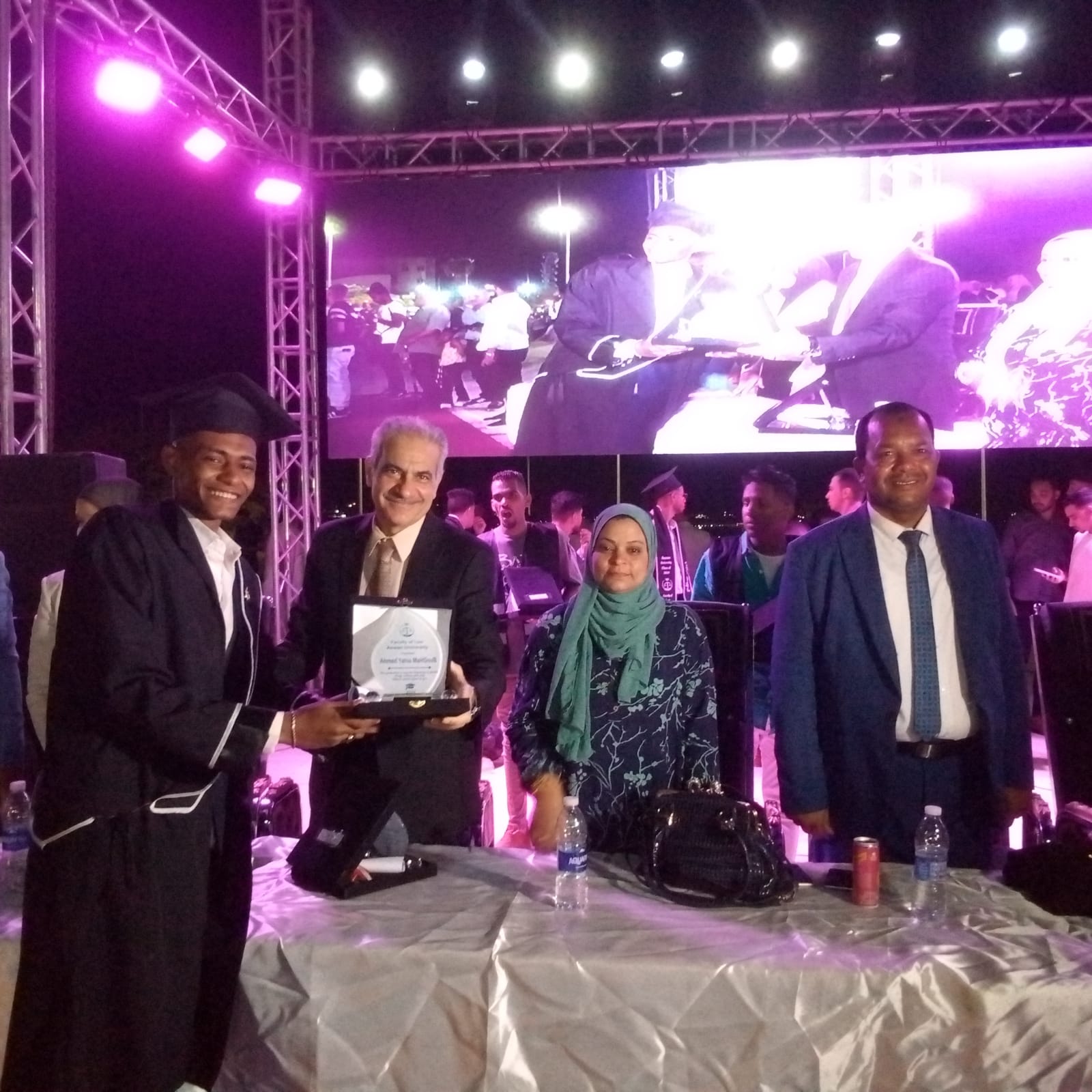 وسط أجواء من الافراح والزغاريد علت بسماء متحف النيل تخريج 253 خريج من كلية الحقوق جامعة أسوان 