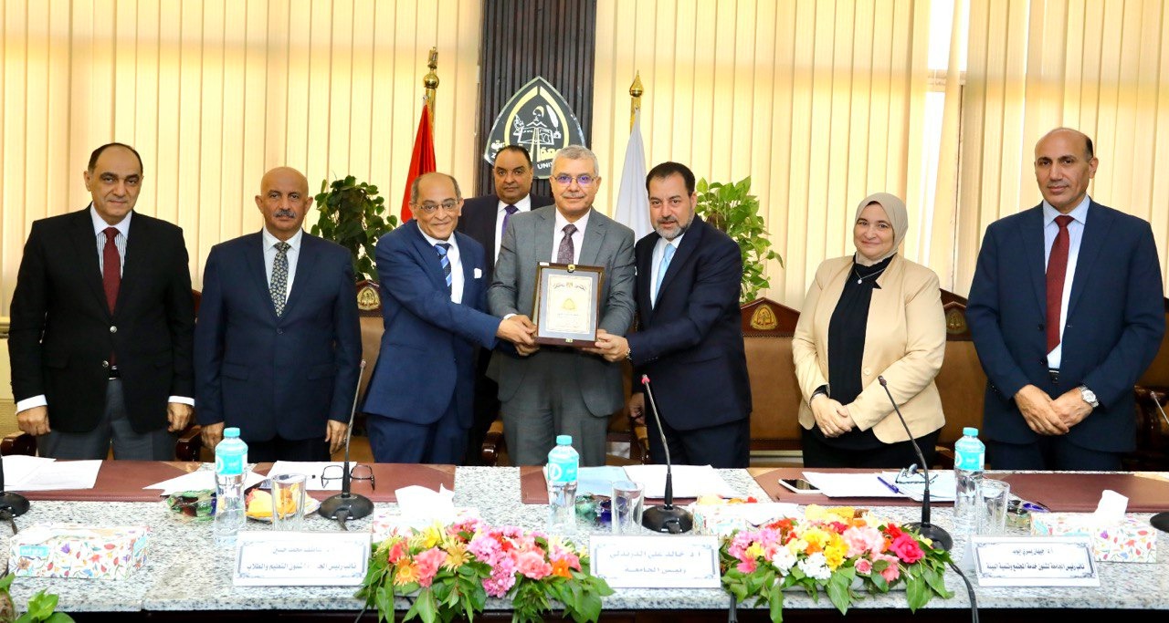 مجلس جامعة الزقازيق يعقداجتماعه برئاسة الدكتور خالد الدرندلى 