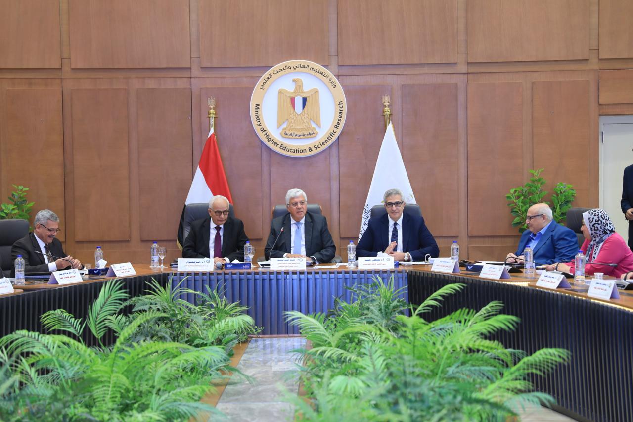 وزير التعليم العالي يرأس اجتماع المجلس الأعلى للجامعات بالعاصمة الإدارية الجديدة