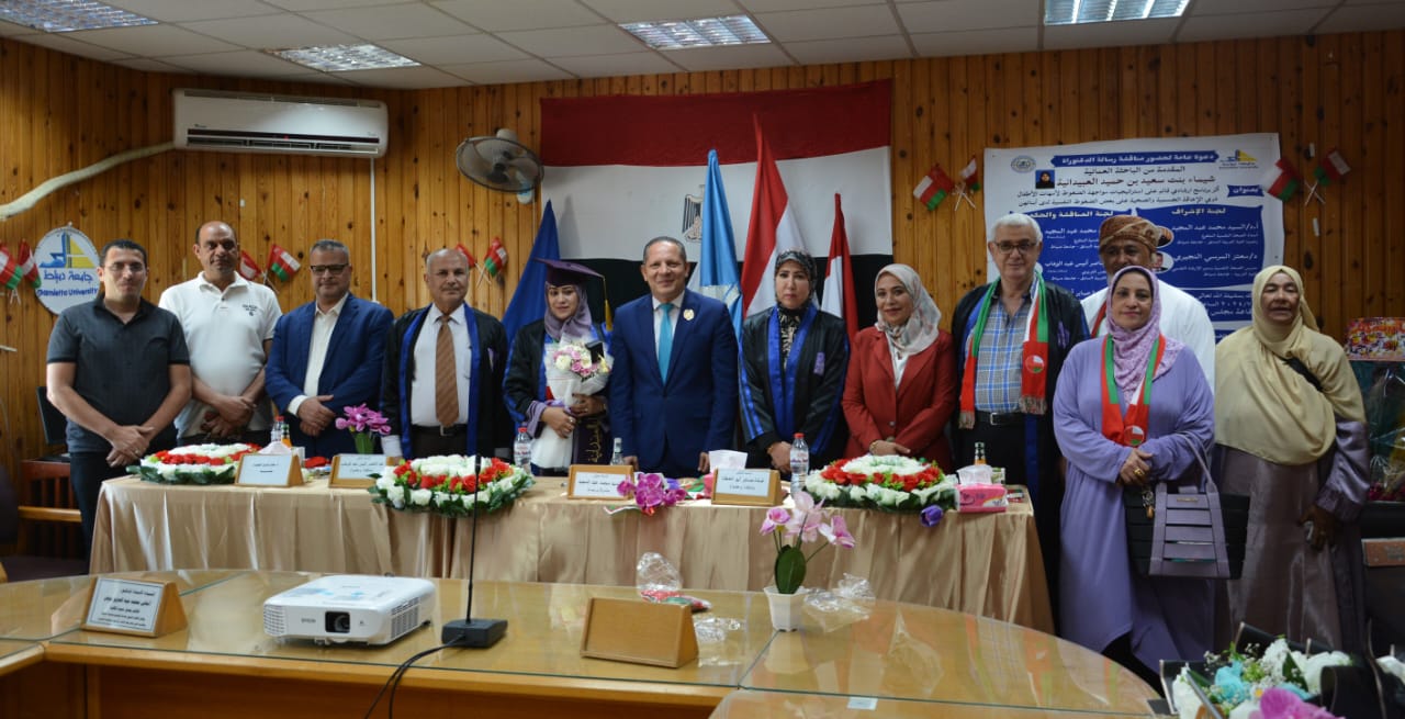 رئيس جامعة دمياط يشهد مناقشة رسالة دكتوراه لباحثه من سلطنة عمان بكلية التربية.