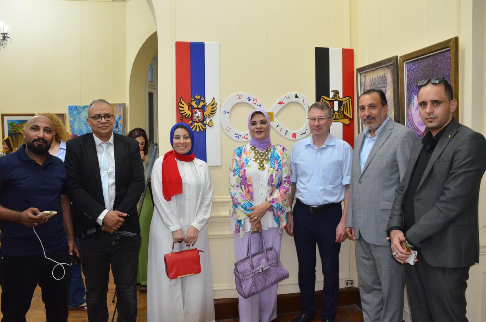 الجندي تهدي لوحة ما لانهاية للروسي