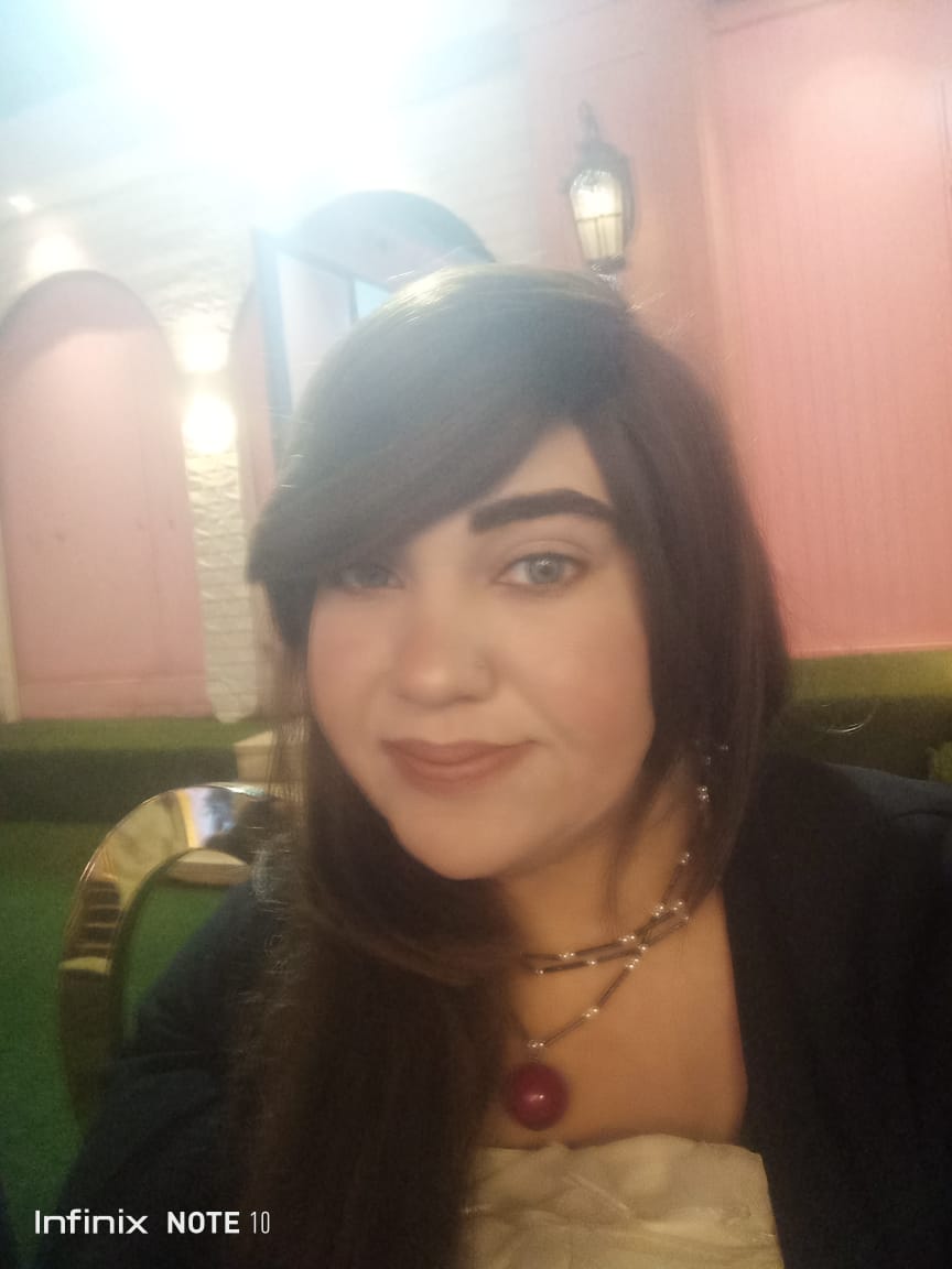 أنا مِثلُ أى أُنثى تشتهِى حُباً يُهيمن على حياتِى بِلا إنكِسار