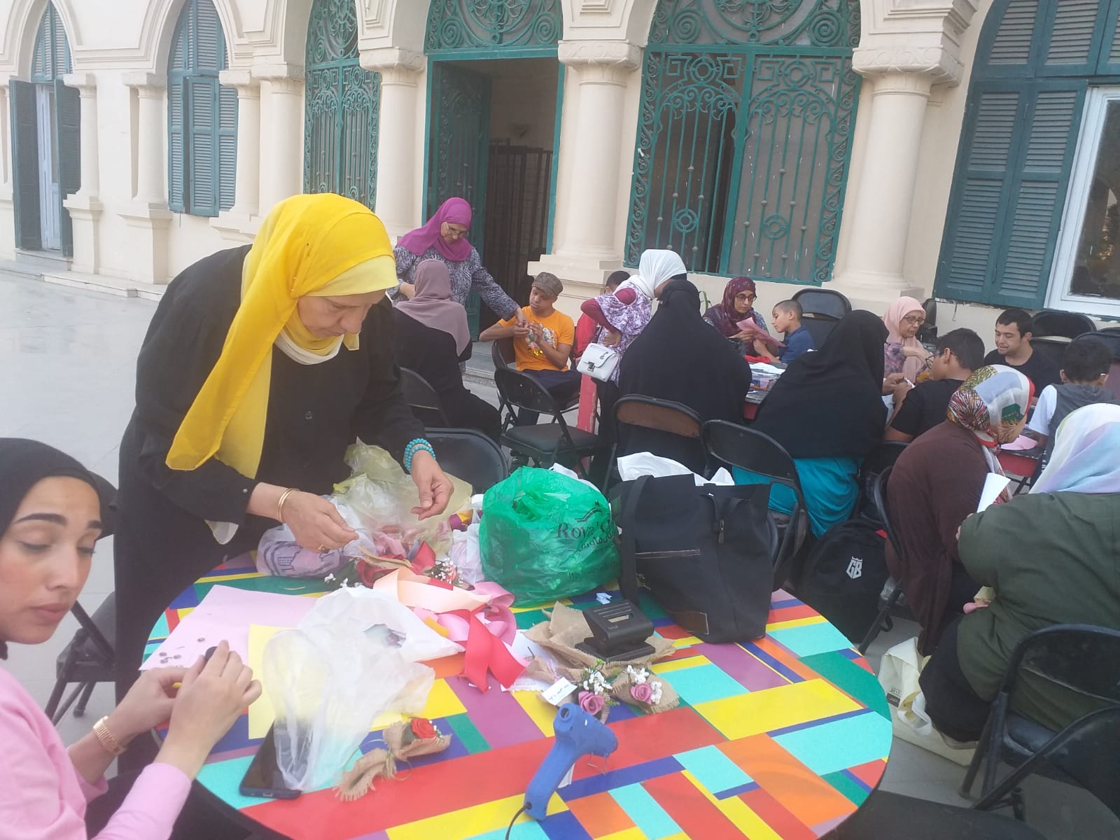 الصور ورشة عمل ورود بتش ورك بمكتبة القاهره الكبرى 