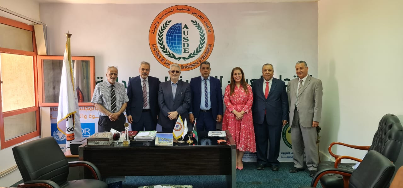 وفد علمي رفيع يزور العربي للتنمية 