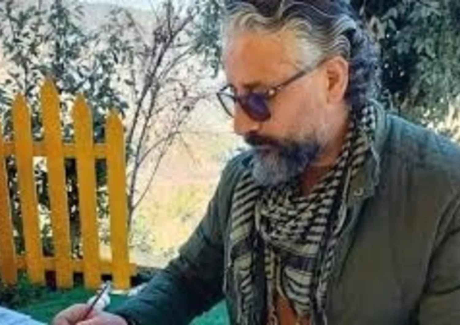 ميسرة بارود.. رسام كاريكاتير فلسطيني يحكي عن رعب الحرب في غزة على طريقته