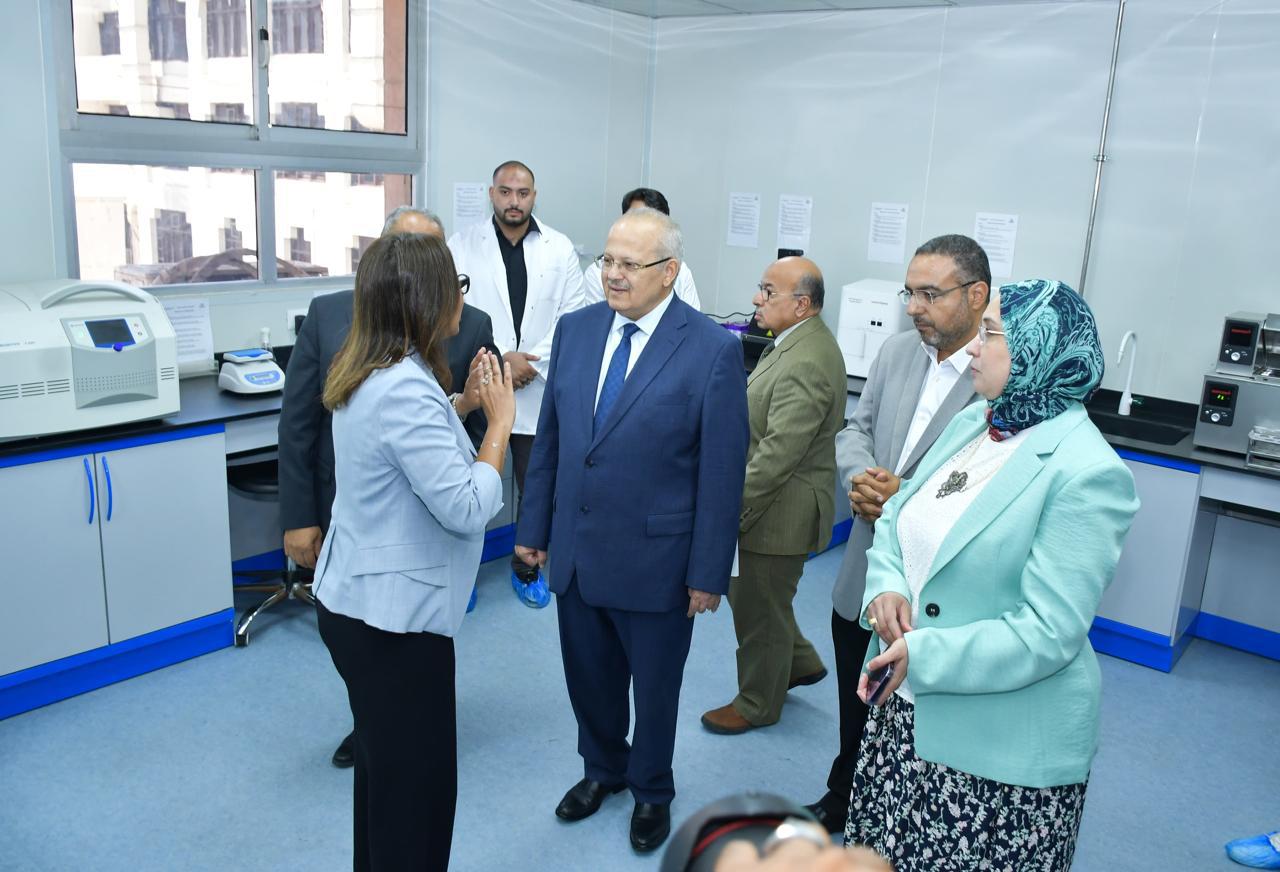 الخشت يفتتح تطوير مركز البحوث الانتقالية والأمان الحيوى بكلية الصيدلة وإدخال أحدث جهاز عالمي