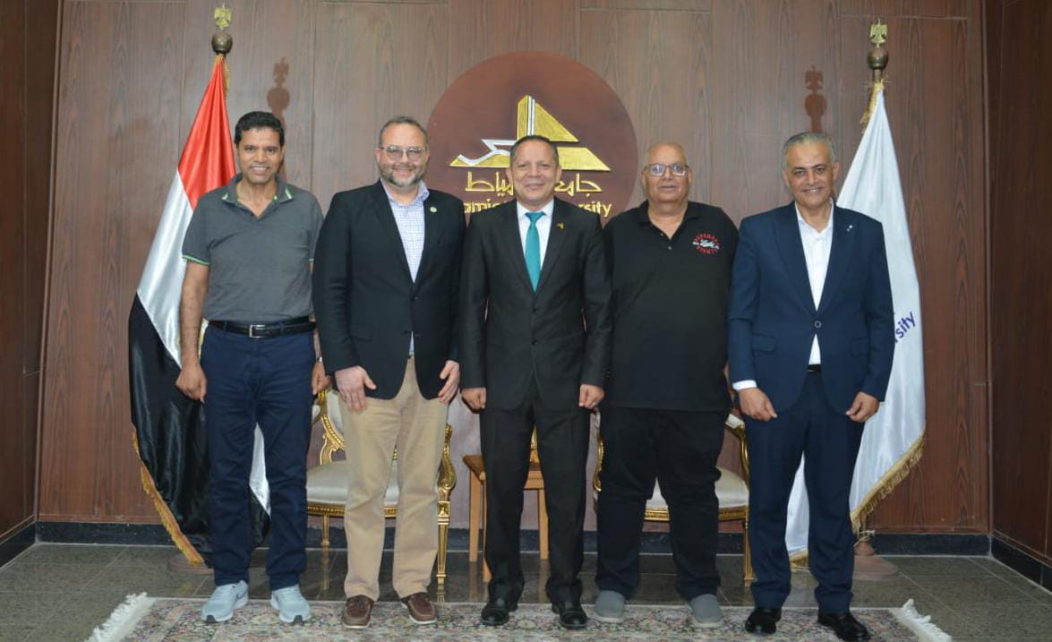 رئيس جامعة دمياط يستقبل الخبير الألماني والمستشار الأكاديمي لبرنامج متعدد اللغات