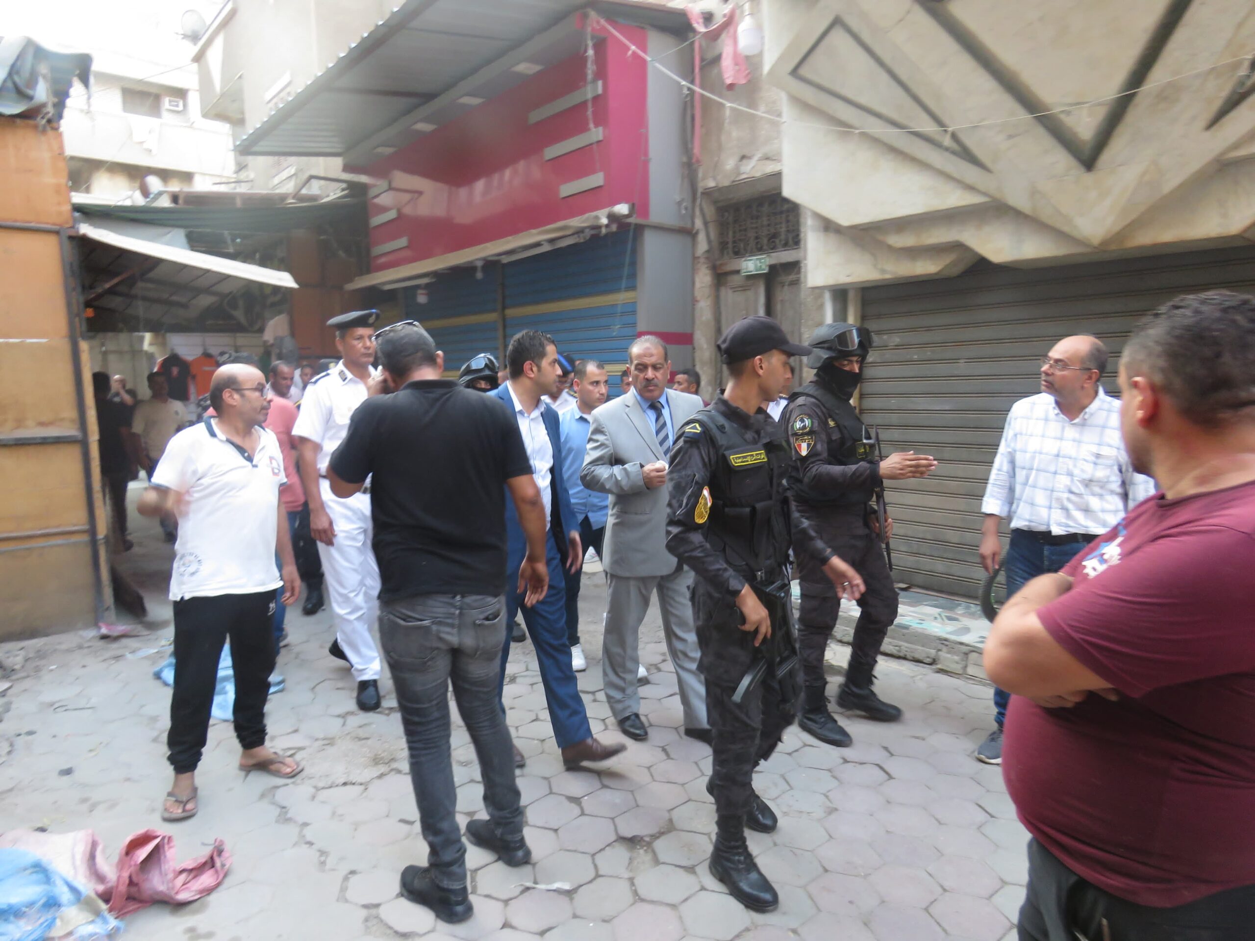 مدير أمن الإسماعيلية يقود حملة لإزالة اشغالات « شارع مصر»