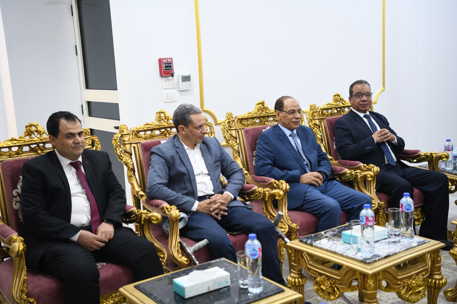 محافظ قنا ورئيس جامعة جنوب الوادى يبحثان سبل تعزيز أوجه التعاون المشترك لتطوير الخدمات الطبية بالمحافظة