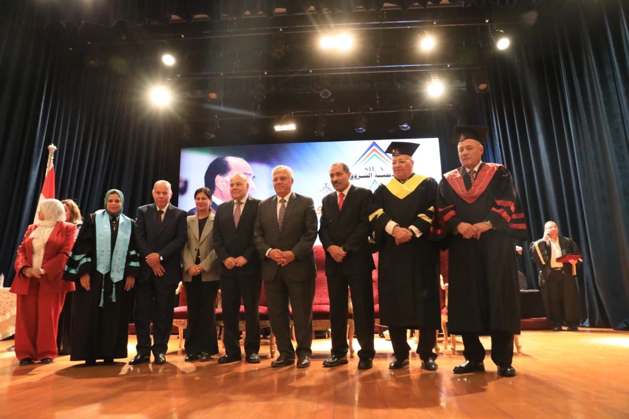 وزير التعليم العالي يشهد حفل تخريج دفعة جديدة من المعهد العالي للهندسة بأكاديمية الشروق