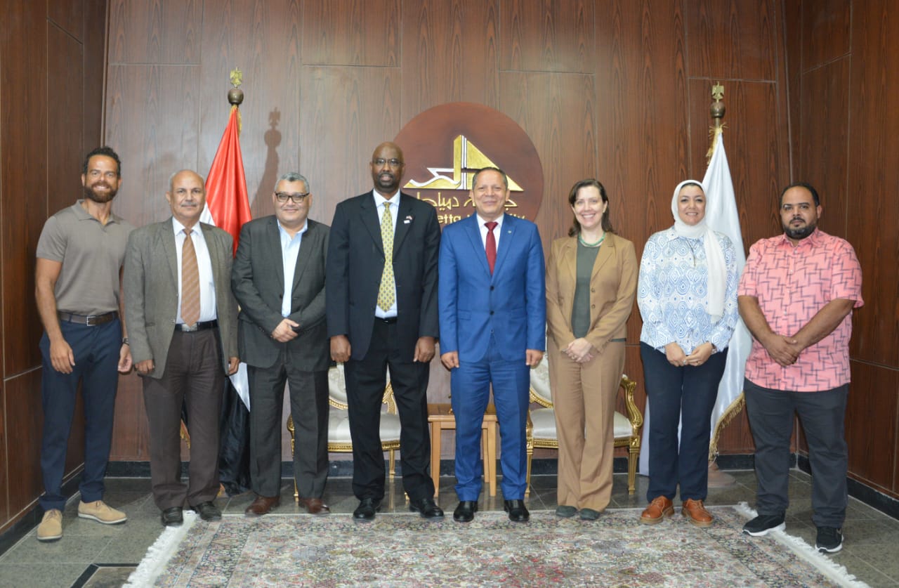 الدكتور حمدان ربيع رئيس جامعة دمياط يستقبل وفد هيئة الإميديست والوكالة الأمريكية للتنمية الدولية