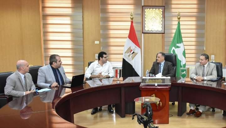 محافظ الشرقية يلتقي وفداً من المخابرات العامة لمناقشة آليات تشغيل المرحلة الخامسة بمنظومة كاميرات المراقبة الأمنية والمواقف الذكية