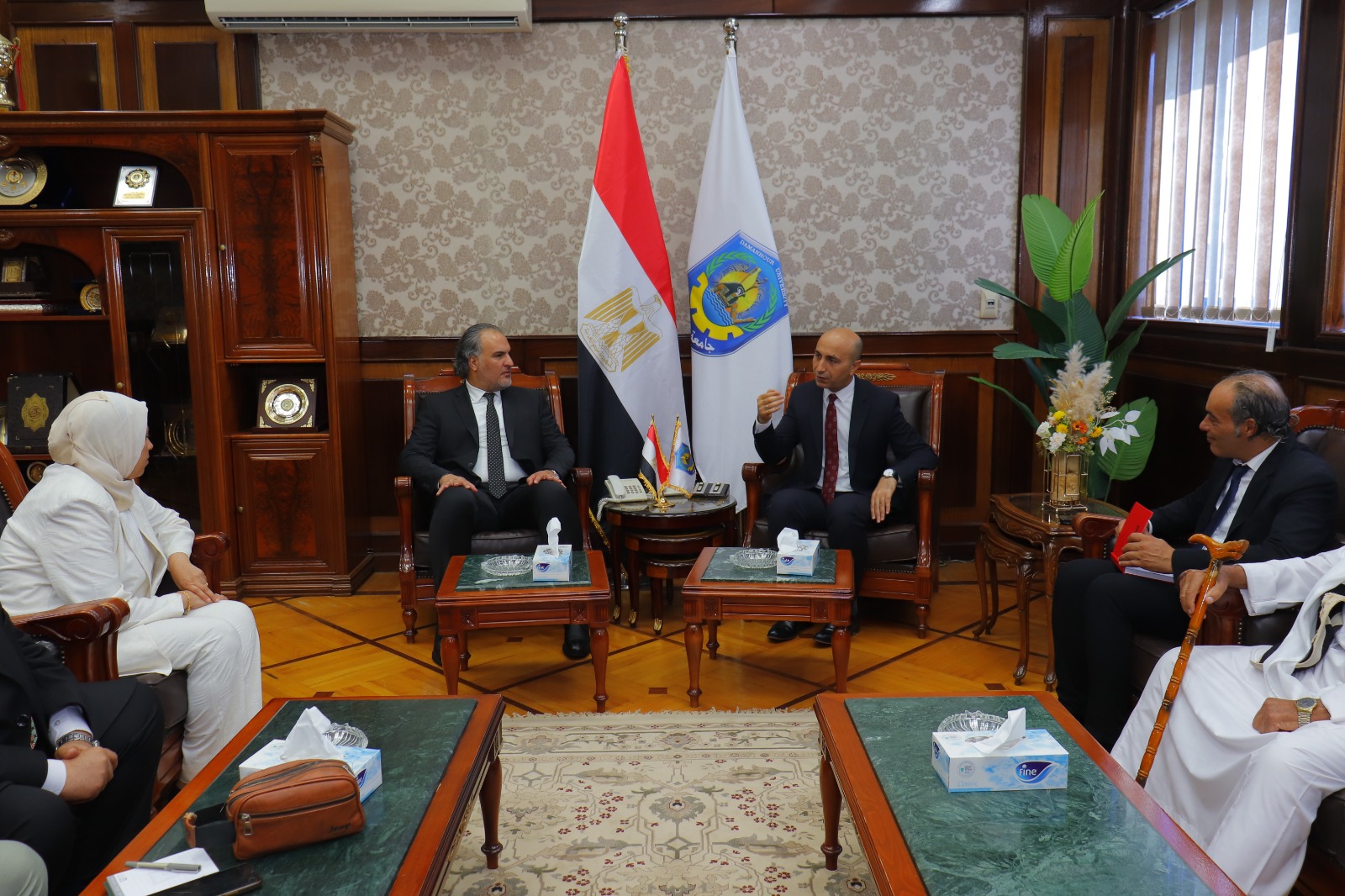 رئيس جامعة دمنهور يستقبل القنصل العام الليبي لبحث سبل التعاون بين الطرفين