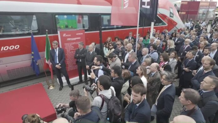 إيطاليا تشارك في معرض السكك الحديد الدولي في برلين وتعرض قطار “فريتشاروسا 1000” للمرة الأولى
