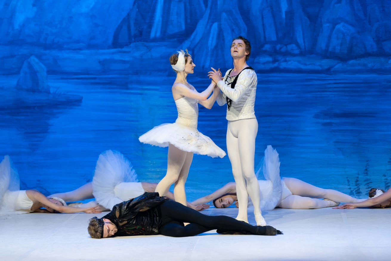 وزارة الثقافة تستضيف باليه سان بطرسبورج لتقديم بحيرة البجع على مسارح الأوبرا بالقاهرة والإسكندرية