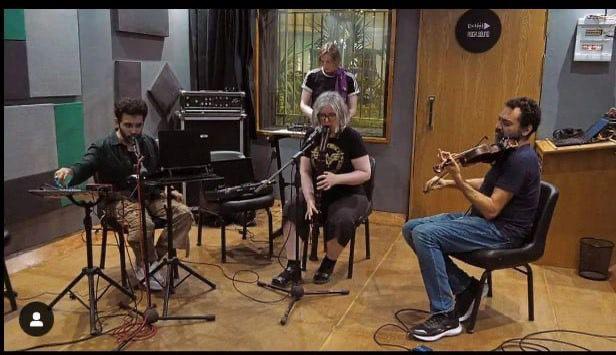 انطلاق البث التجريبي لمحطة “كيمي راديو” بمجموعة برامج موسيقية متنوعة