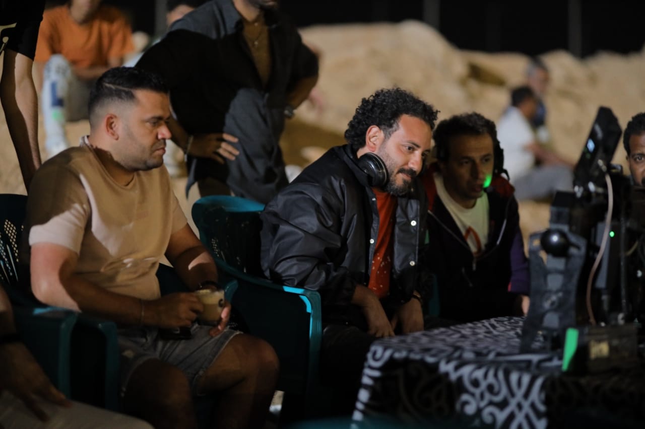 الشرطة تتدخل لإنقاذ فريق عمل فيلم “حصاد الكاكا” من هجوم مفاجئ أثناء التصوير