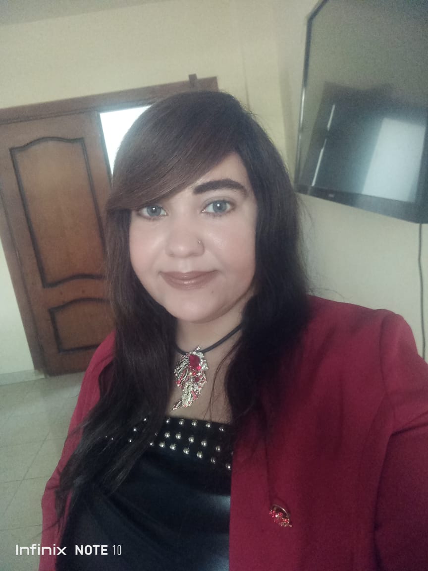 أعيشُ فِيكَ حاضِرِى ومُستقبلِى، ونسِيتُ كُلّ ماضِى