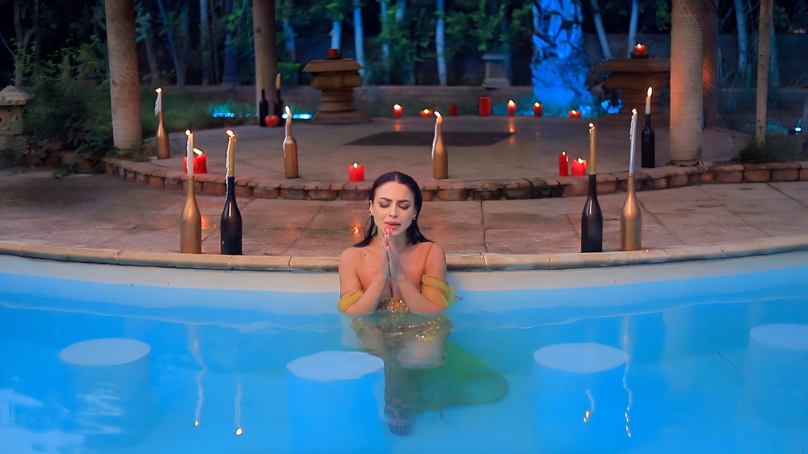 دوللي شاهين تكشف عن برومو أغنيتها الجديدة”انا الحاجة الحلوة”