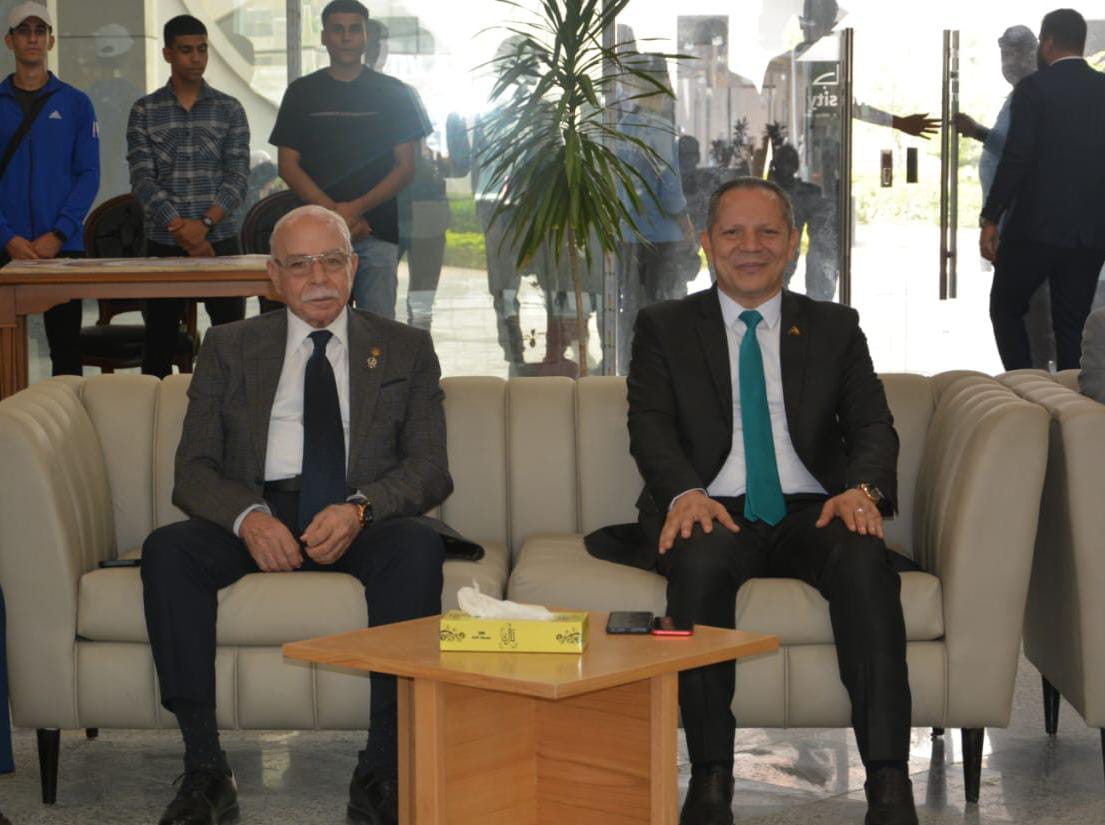 استقبل الأستاذ الدكتور حمدان ربيع المتولى رئيس الجامعة ، لجنة الاختبار التأهيلي لطلبة الدكتوراه بكلية التربية الرياضية