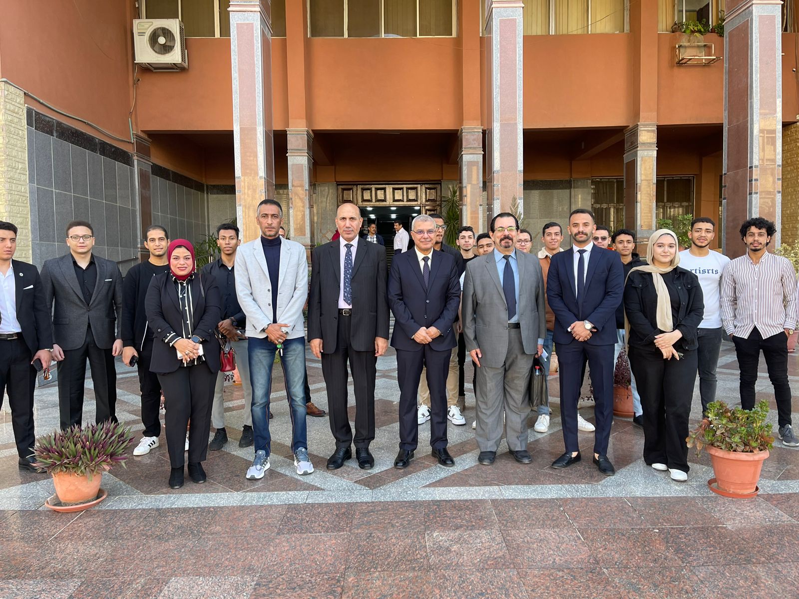 جامعة الزقازيق تشارك فى فعاليات الأسبوع العالمي لريادة الأعمال بجامعة قناة السويس 