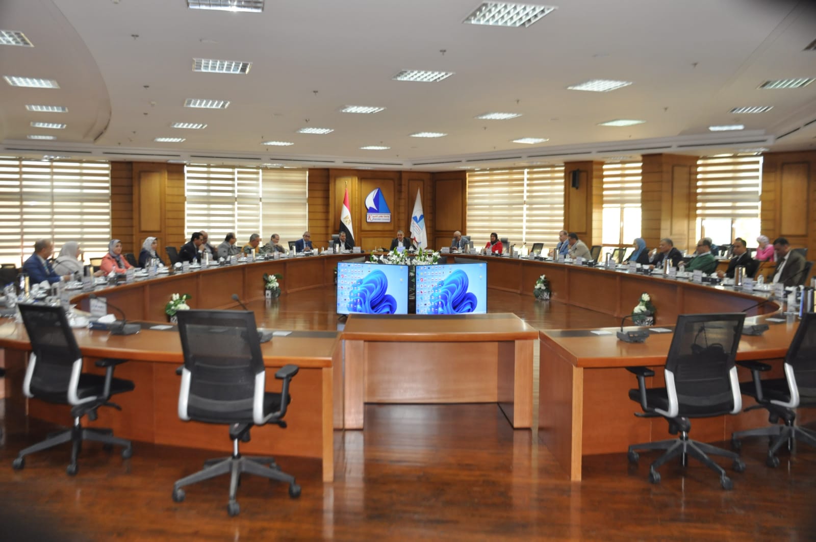 الدكتور. عبدالرازق دسوقى يرأس اجتماع مجلس عمداء جامعة كفر الشيخ