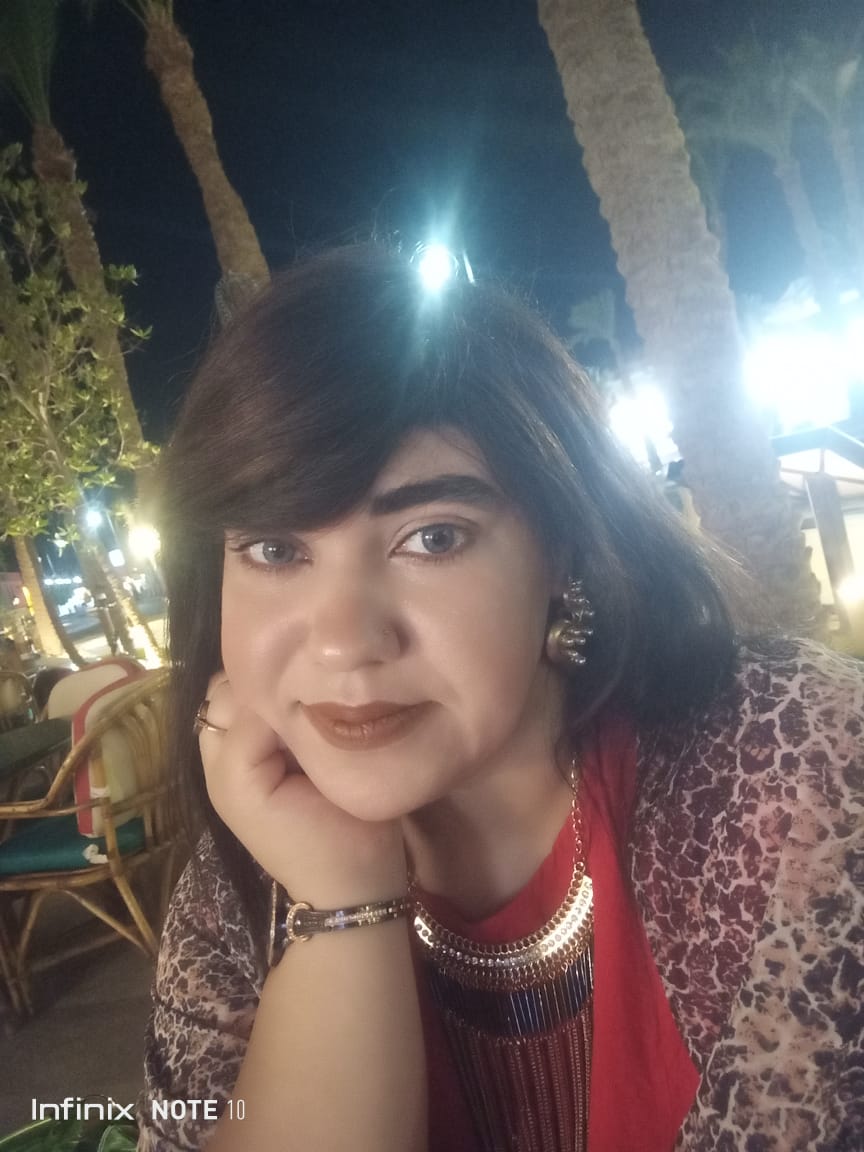 وهمّمتُ أُنادِى أقُولُ لِنفسِى آه لو جاء سأُلغِى تذكرة السفر