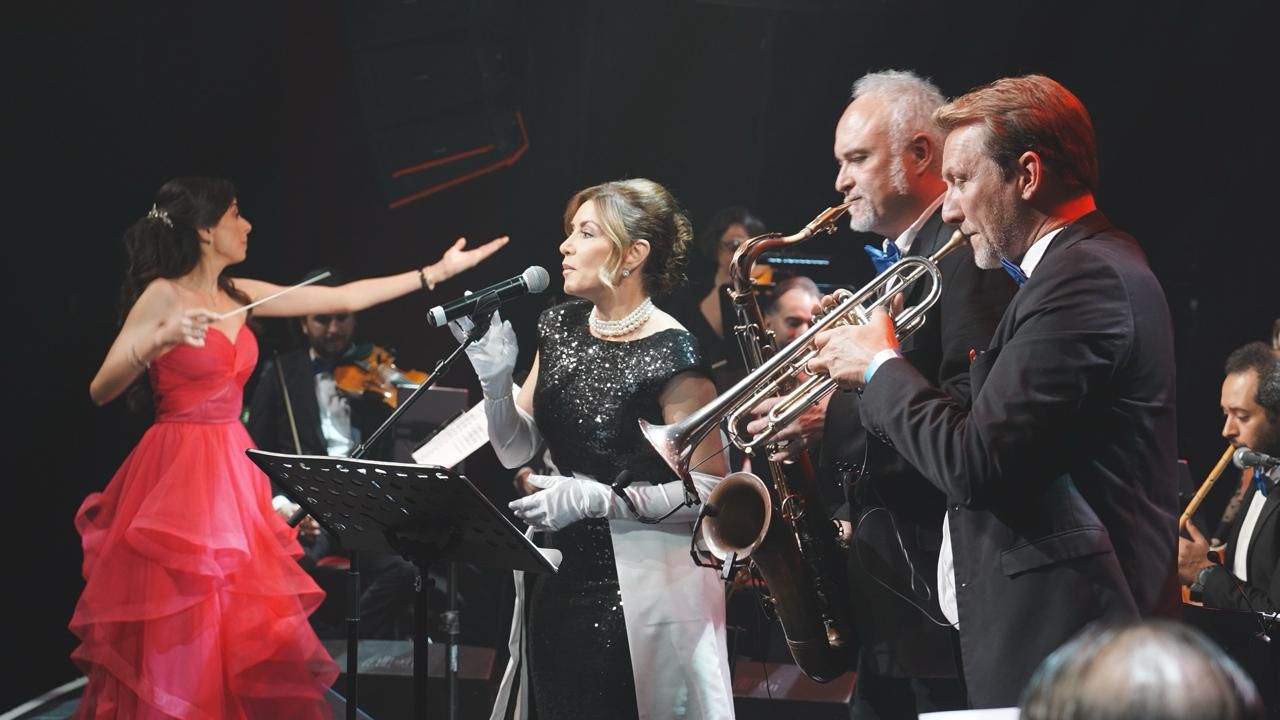 مزيكا أوركسترا تبهر فرنسا بروائع أغنيات وردة وأسمهان وأم كلثوم