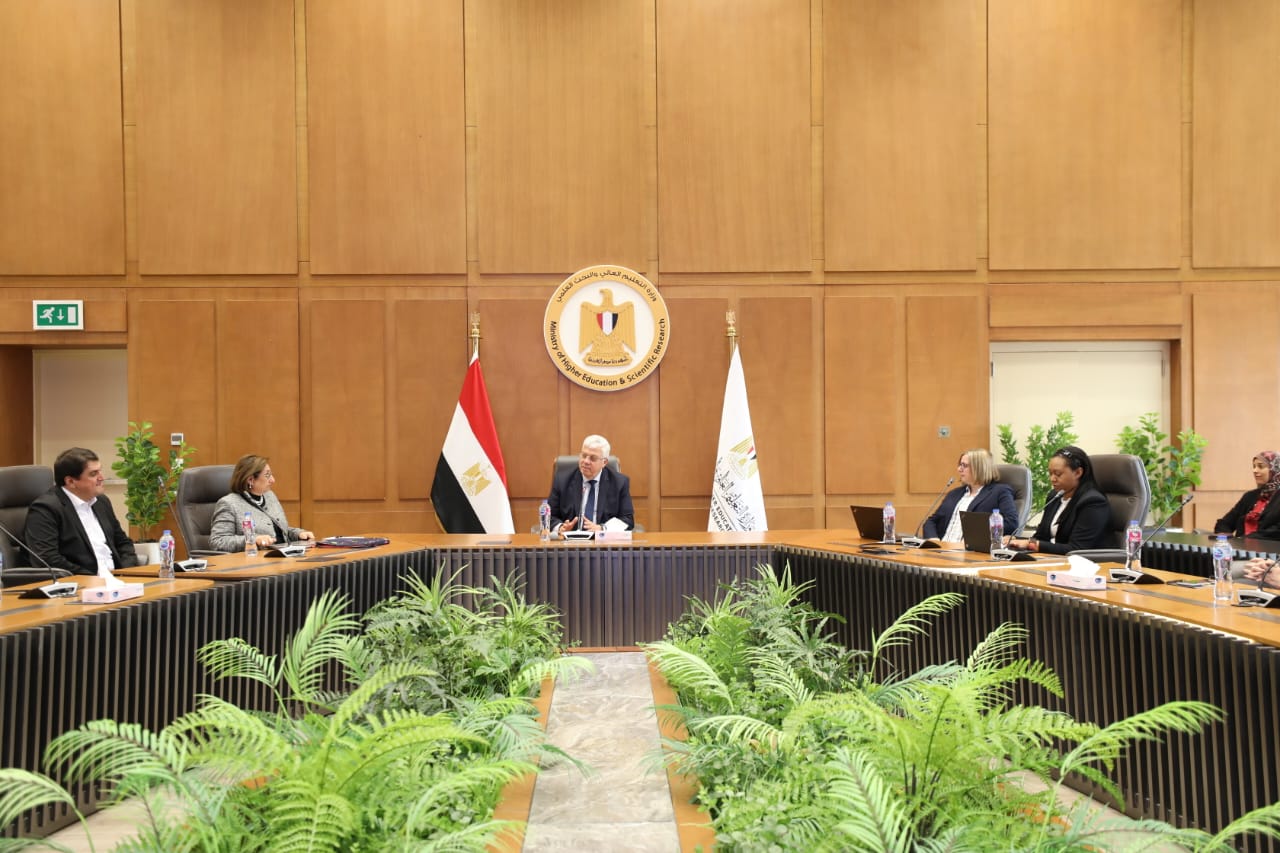 وزير التعليم العالي يبحث التعاون مع وفد خبراء الناشر الدولي “Springer Nature” لدعم النشر الدولي للمجلات المصرية