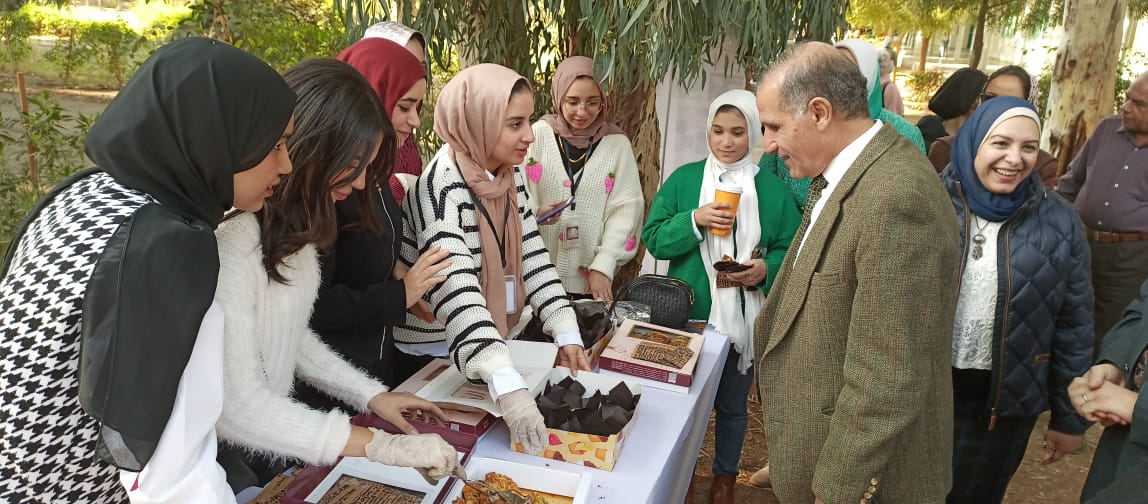 افتتاح اكبر معرض لمنتجات طلبة كلية صيدلة هليوبوليس