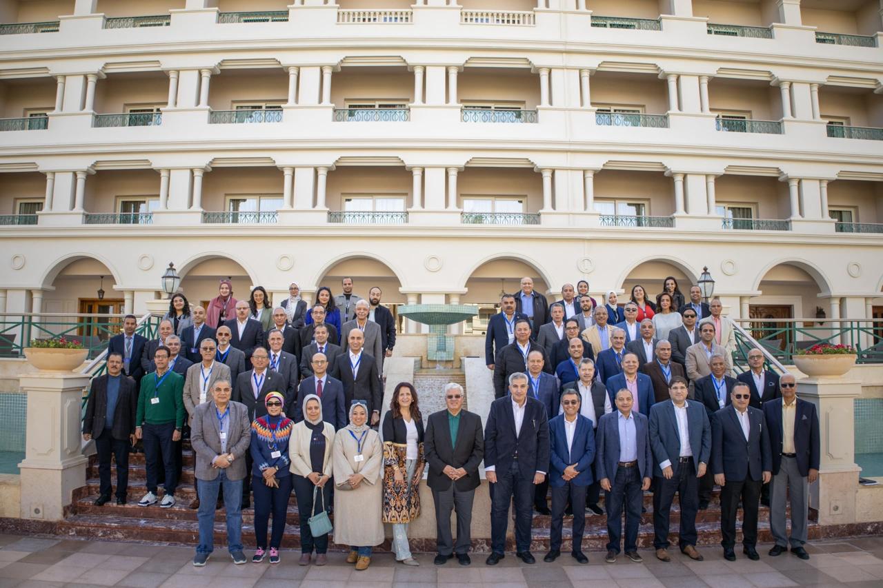 رئيس جامعة كفر الشيخ يشارك في برنامج القيادات الجامعية المصرية في نسخته السادسة