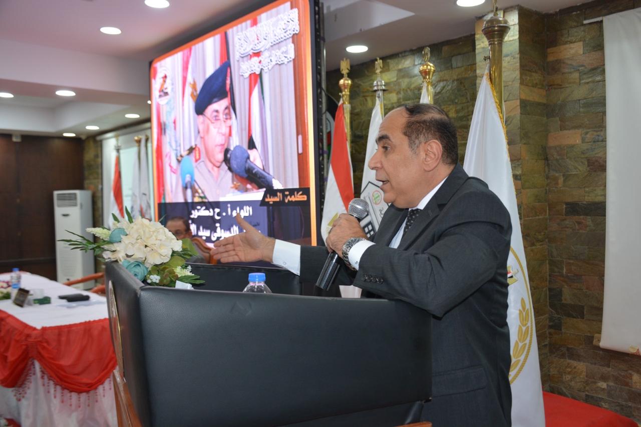 في ندوة مناقشة كتابه.. الدسوقى يحذر من عدم التصدى لمخططات إعادة ترسيم الشرق الاوسط