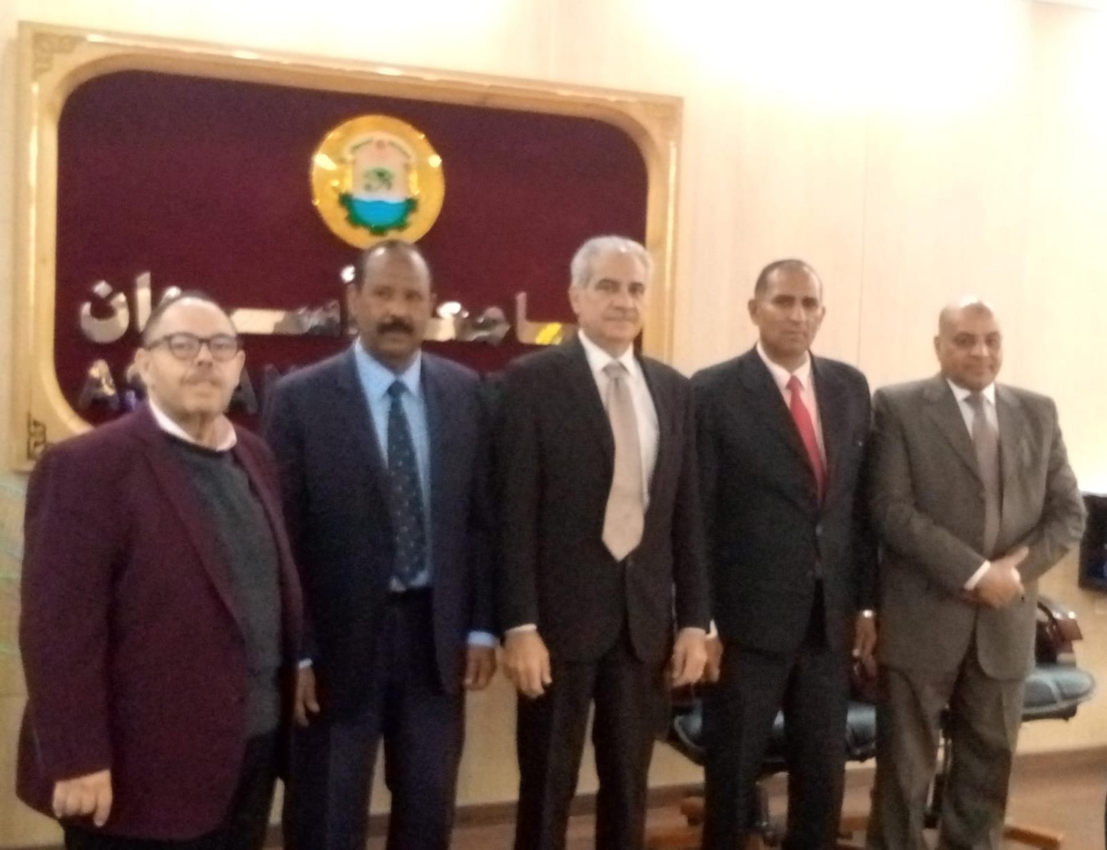 رئيس جامعة أسوان يترأس اجتماع لجنه اختيار عميد كليه الزراعة والموارد الطبيعية