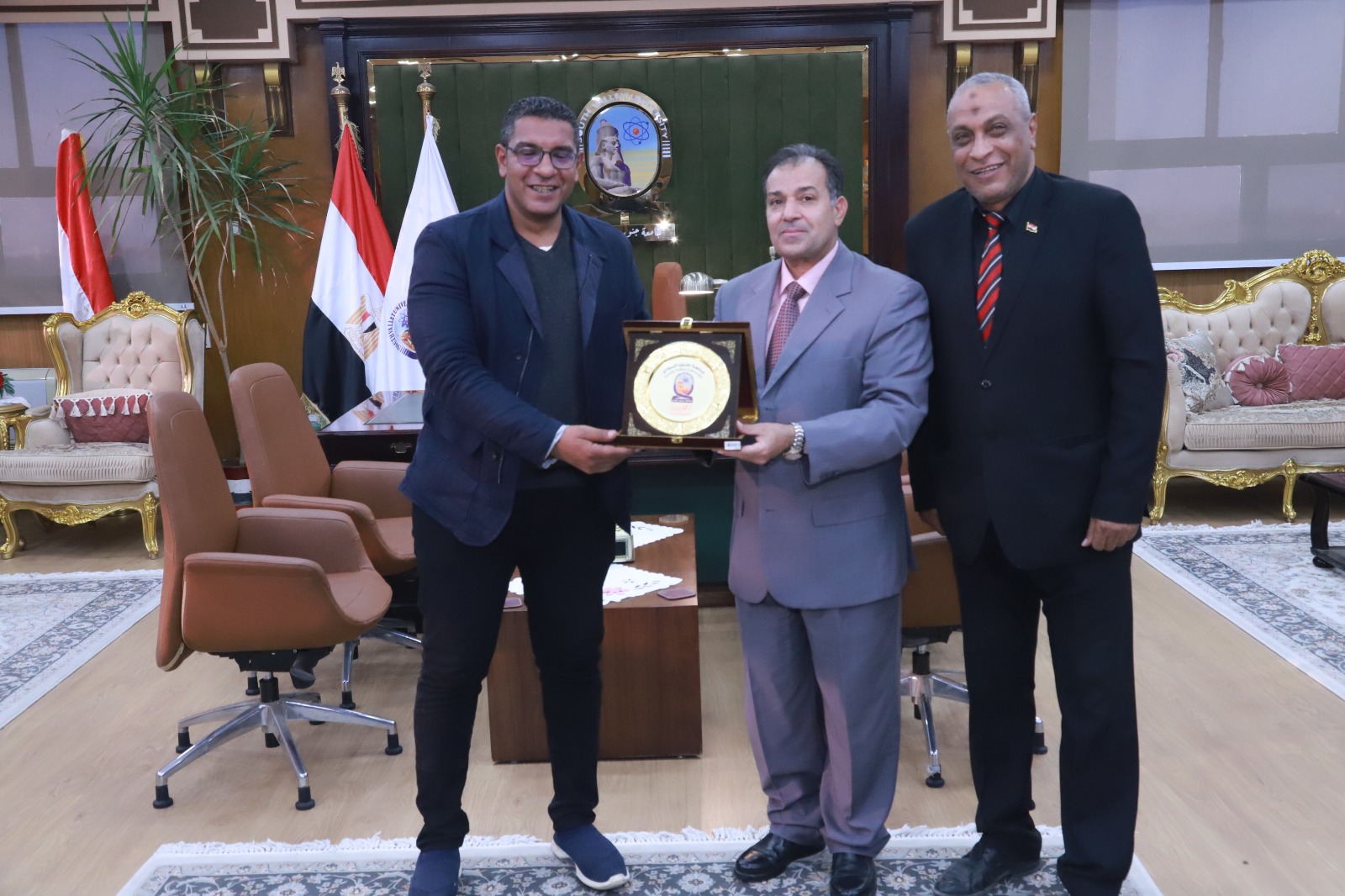 جامعة جنوب الوادى تكرم مؤسسة تحيا مصر لدعم طلابها