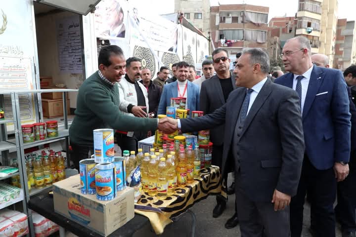 محافظ الشرقية يفتتح سوق اليوم الواحد بمنطقة الصيادين بمدينة الزقازيق