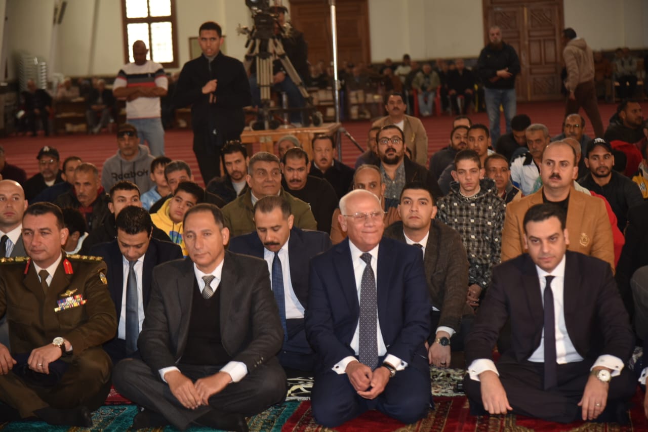 محافظ بورسعيد مهنئاً مصلي الجمعة بعيد بورسعيد القومي قائلا : اوصيت الاقباط بالكنيسة واليوم الجمعة اوصي المسلمين بالمسجد !!