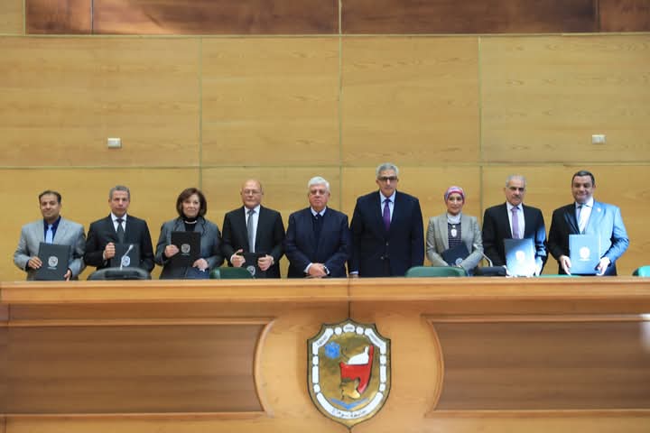 جامعة أسوان تشارك في فعاليات مؤتمر “الاستثمار في البحث العلمي” المنعقد بجامعة سوهاج