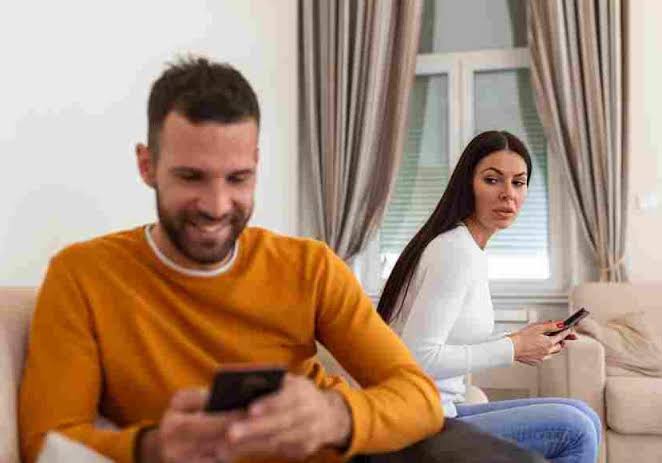 الخيانة الزوجيه هل سببها المرأه أم الرجل ؟