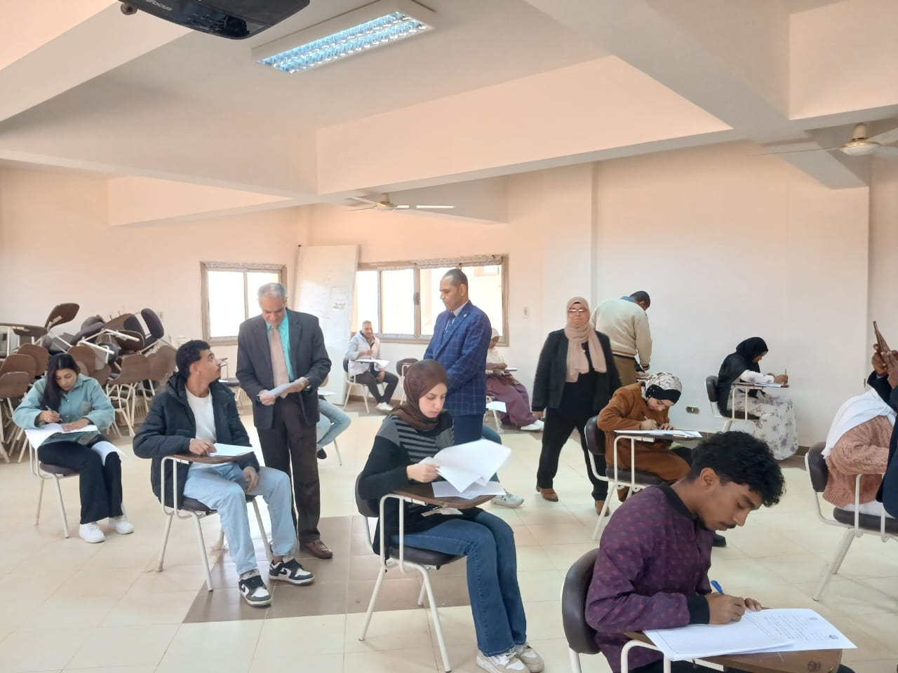 رئيس جامعة أسوان يتابع امتحانات الفصل الدراسي الاول بكلية الآثار