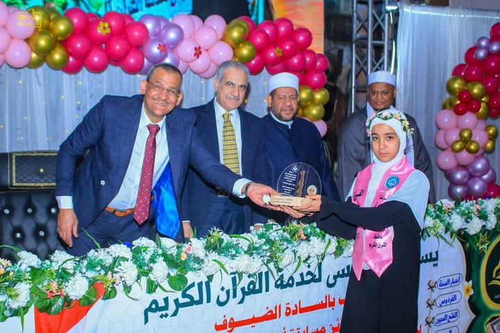 رئيس جامعة أسوان يشارك في احتفال تكريم حفظة القرآن الكريم بالمحافظة