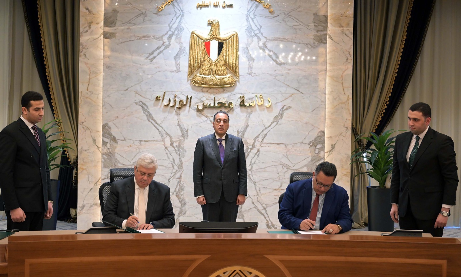 بحضور رئيس الوزراء: التعليم العالي واتحاد مجالس البحث العلمي العربية يوقعان مذكرة تفاهم للاستفادة من خدمات بنك المعرفة المصري إقليمياً