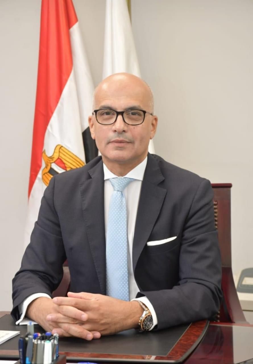 جامعه عين شمس تدعم أبنائها الطاب بمنح دراسيه