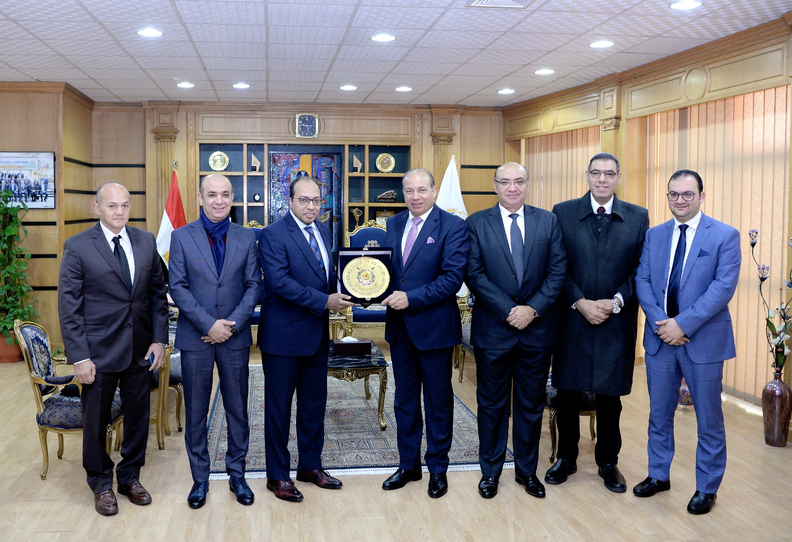 جامعة المنصورة تُكرم الفريق المشارك بإجراء أول عملية بالعالم لبناء صمامات الأورطى والرئوي بأنسجة ذاتية