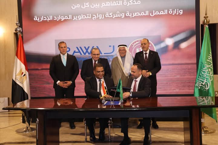 وزير العمل يشهد توقيع اتفاقية مع شركة رواج لتوفير كوادر مصرية لسوق العمل السعودية